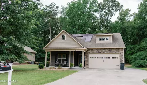 377 Victoria Dr, Chocowinity, NC 27817