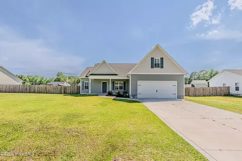 303 Gate Stone Ln, Jacksonville, NC 28540