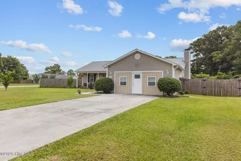 309 Parkton Dr, Richlands, NC 28574
