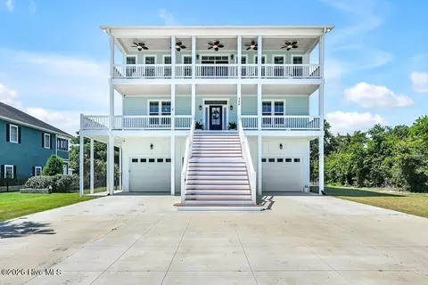 254 Grandview Dr, Sneads Ferry, NC 28460