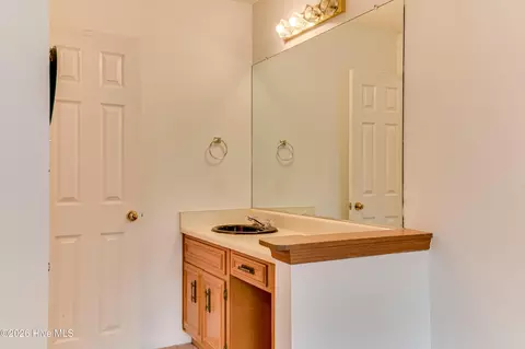 Bath - 947 Windmill Ln, Evans, GA 30809 photo 6 of 10