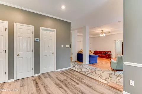 Entry Way - 947 Windmill Ln, Evans, GA 30809 photo 4 of 6