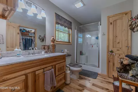 Bath - 34 Hardwood Trl, Murphy, NC 28906 photo 1 of 4