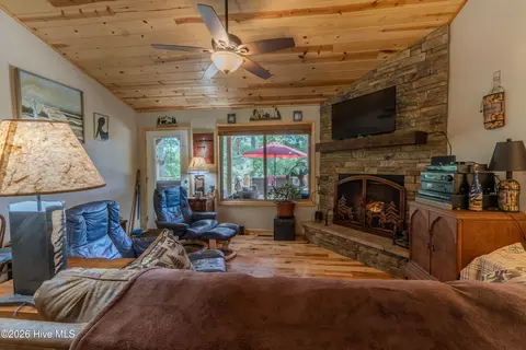 Living - 34 Hardwood Trl, Murphy, NC 28906 photo 4 of 4