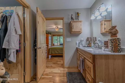 Bath - 34 Hardwood Trl, Murphy, NC 28906 photo 2 of 4