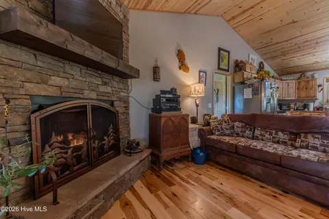 Living - 34 Hardwood Trl, Murphy, NC 28906 photo 3 of 4