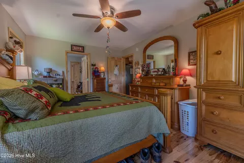 Bedroom - 34 Hardwood Trl, Murphy, NC 28906 photo 4 of 8