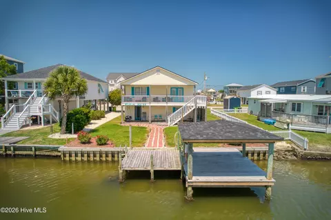 1041 1st St, Surf City, NC 28445