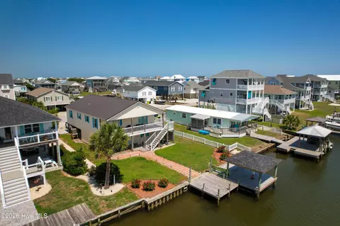 1041 1st St, Surf City, NC 28445