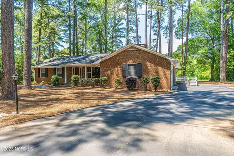 4 Fairway Ln, Whispering Pines, NC 28327