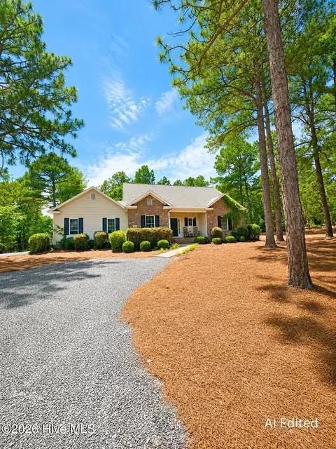124 Lancashire Ln, West End, NC 27376