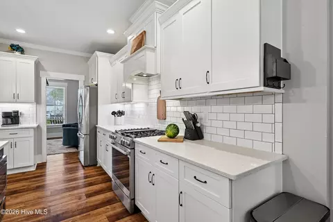 Kitchen - 180 Avon Ct, Hampstead, NC 28443 photo 3 of 4