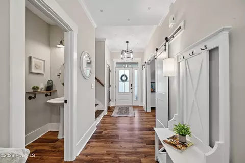 Entry Way - 180 Avon Ct, Hampstead, NC 28443 photo 1 of 5