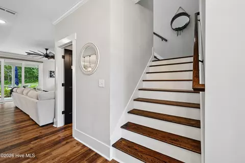 Entry Way - 180 Avon Ct, Hampstead, NC 28443 photo 4 of 5