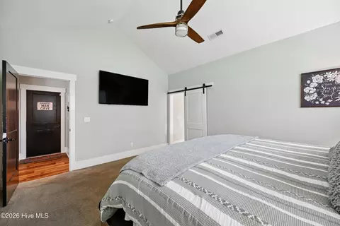 Bedroom - 180 Avon Ct, Hampstead, NC 28443 photo 2 of 9