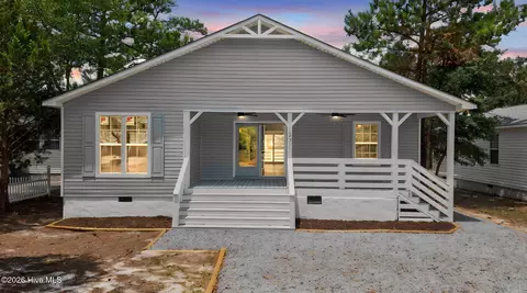 137 NE 31st St, Oak Island, NC 28465
