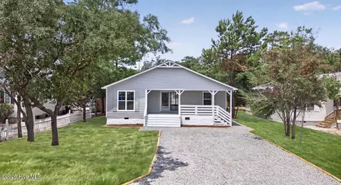137 NE 31st St, Oak Island, NC 28465
