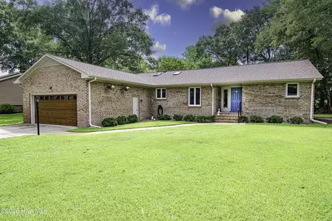 903 Plantation Dr, New Bern, NC 28562