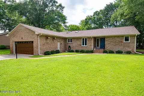 903 Plantation Dr, New Bern, NC 28562