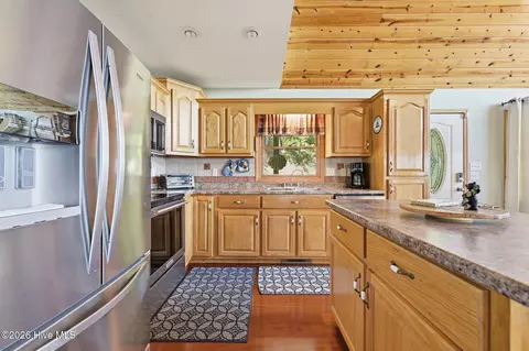 Kitchen - 1507 Wildcat Dr, Murphy, NC 28906 photo 4 of 5
