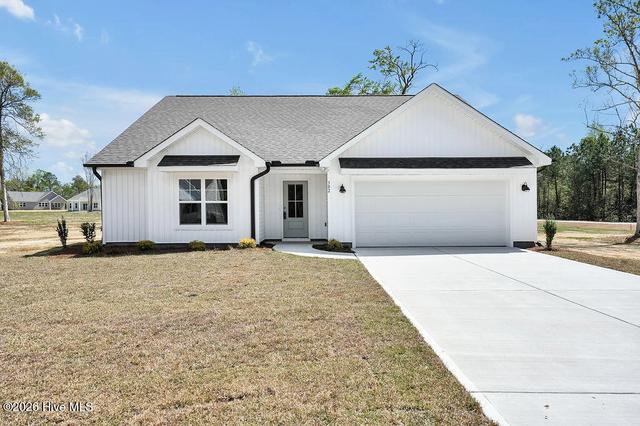 404 Alice Ln, Burgaw, NC 28425