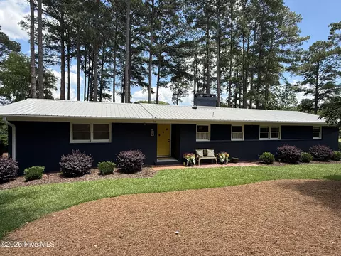 172 Pine Ridge Dr, Whispering Pines, NC 28327