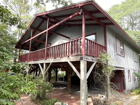 136 NE 21st St, Oak Island, NC 28465