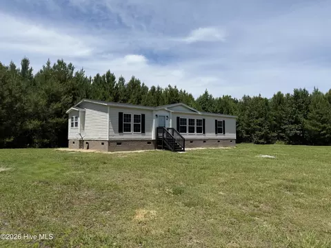 194 Barbee Rd, Richlands, NC 28574