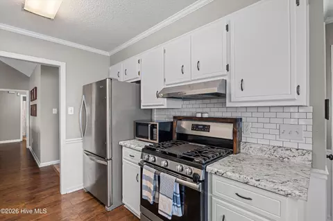 Kitchen - 2015 Clarkston Dr, Augusta, GA 30909 photo 2 of 5