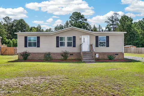 221 Mewborn Dr, Beulaville, NC 28518
