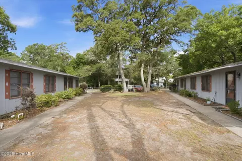518 Norton St, Oak Island, NC 28465