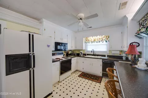 Kitchen - 22 Oak Point Rd, Chocowinity, NC 27817 photo 1 of 3