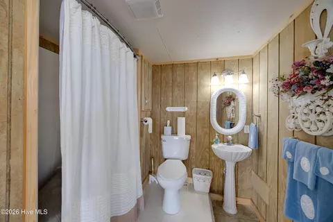 Bath - 22 Oak Point Rd, Chocowinity, NC 27817 photo 3 of 3