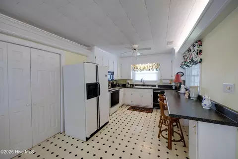 Kitchen - 22 Oak Point Rd, Chocowinity, NC 27817 photo 3 of 3
