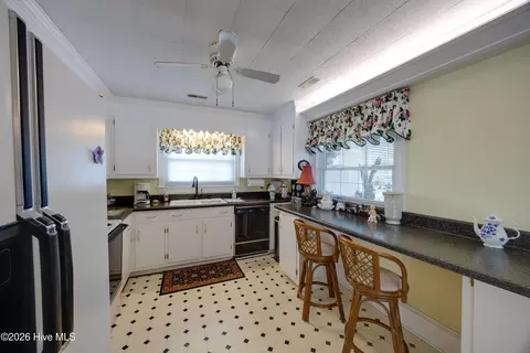 Kitchen - 22 Oak Point Rd, Chocowinity, NC 27817 photo 2 of 3