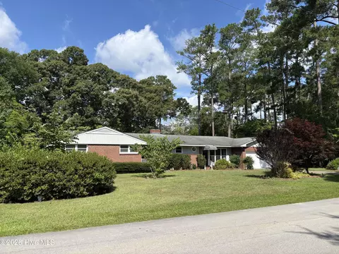 201 Dogwood Ln, Trent Woods, NC 28562