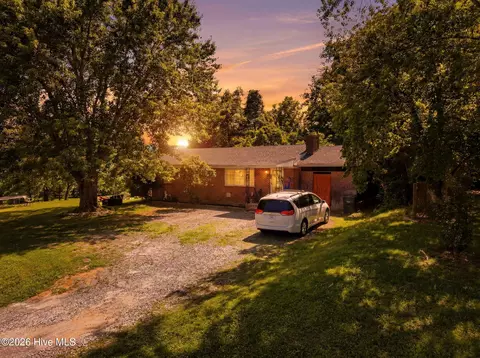 613 Robbinsville Rd, Andrews, NC 28901