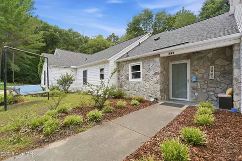 906 Cedar Ct, Aberdeen, NC 28315