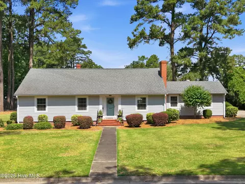1306 Summit Ave, Washington, NC 27889