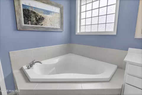 Bath - 728 Highlands Dr, Hampstead, NC 28443 photo 2 of 3