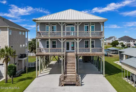 9091 W 9th St, Surf City, NC 28445