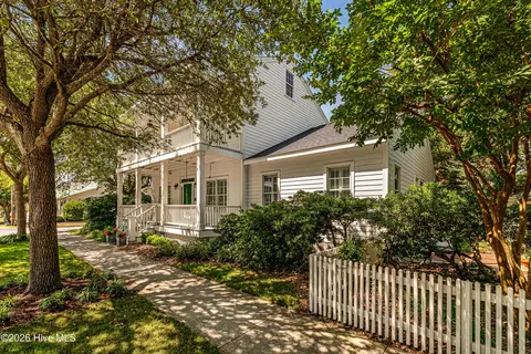 201 Broad St, Beaufort, NC 28516