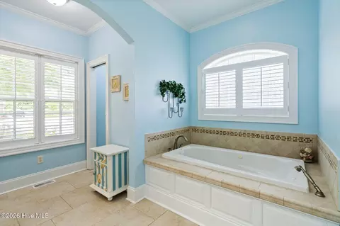 Bath - 130 Wild Berry Ln, Hampstead, NC 28443 photo 3 of 7