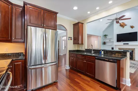 Kitchen - 130 Wild Berry Ln, Hampstead, NC 28443 photo 4 of 4