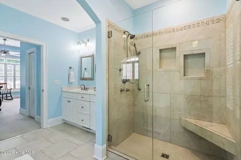 Bath - 130 Wild Berry Ln, Hampstead, NC 28443 photo 4 of 7