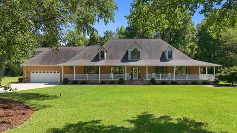 215 Edgebrook Dr, Pikeville, NC 27863