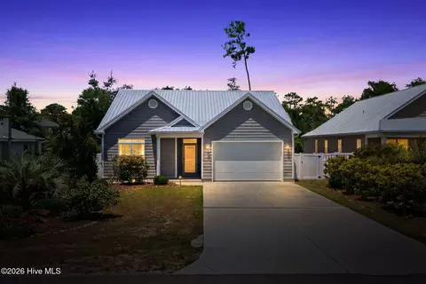 151 NW 11th St, Oak Island, NC 28465
