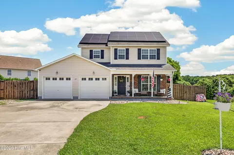 107 Dillard Ln, Richlands, NC 28574