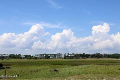 838 Ocean Blvd W, Holden Beach, NC 28462