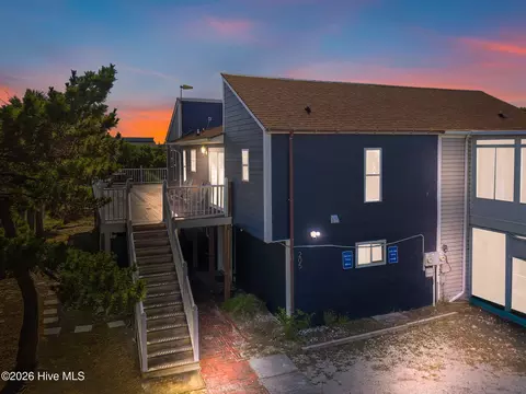 205 Oyster Ln, North Topsail Beach, NC 28460